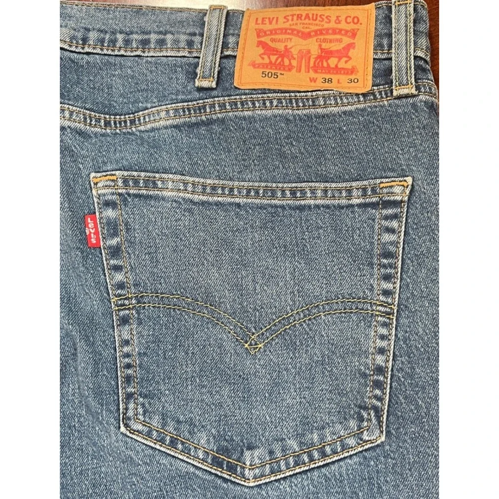 Levi's 505 Regular Fit Straight Leg Jeans Mens Tag 38x30 Measures 39x29 Blue EUC